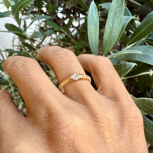 Lozenge Pleated Band