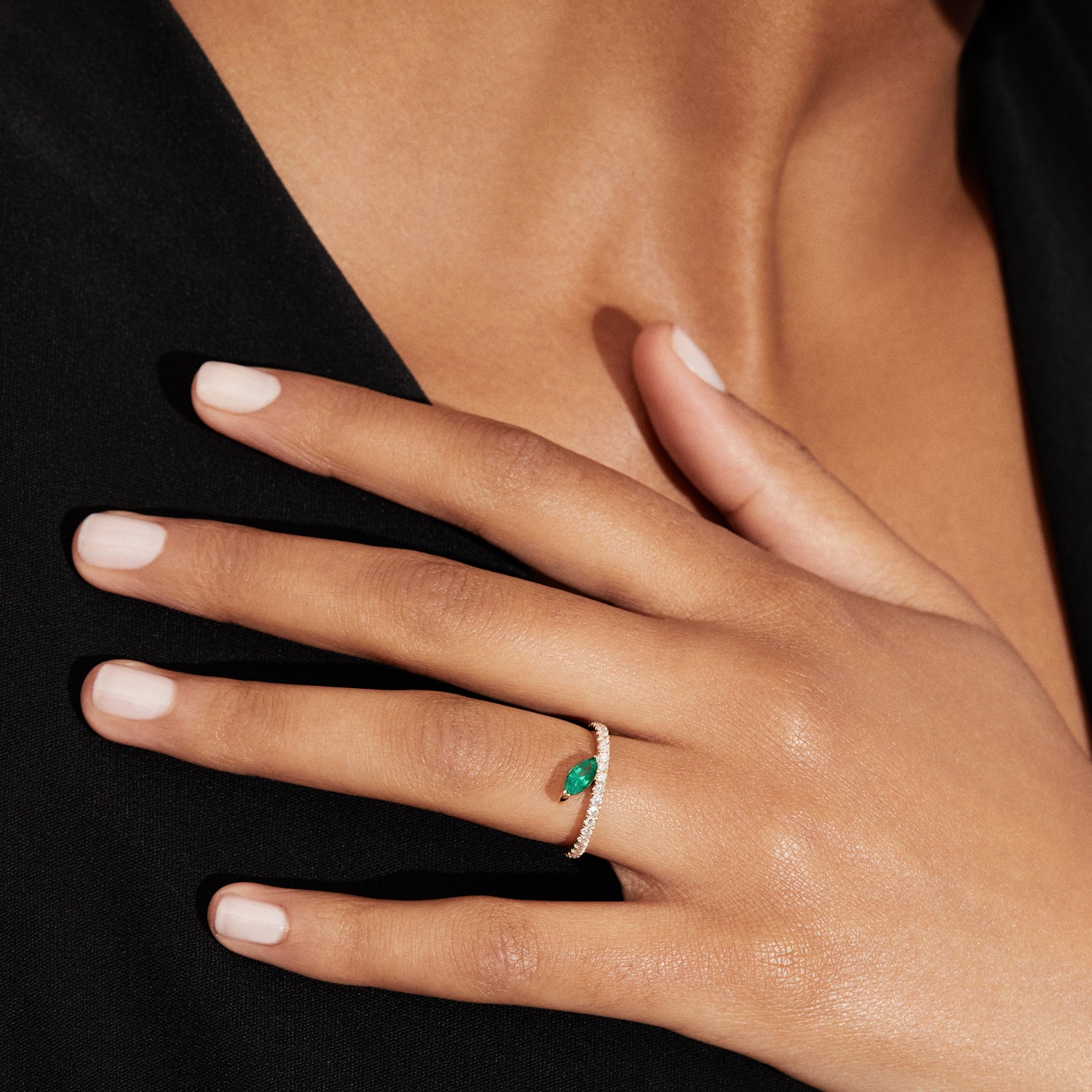Defne Deluxe Ring - Emerald & White Diamonds